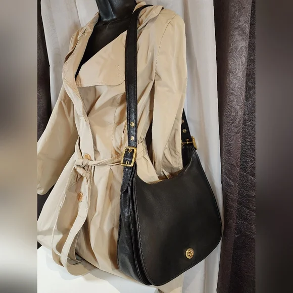 Vintage Coach Legacy Crescent #9718 - Picture 3 of 17